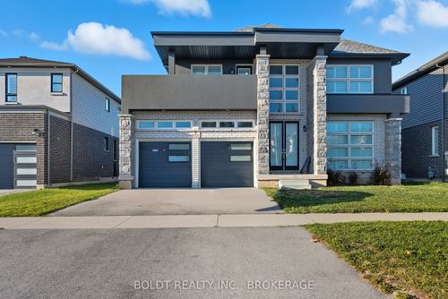 8101 Brookside Dr, Niagara Falls, ON, L2H3T9 | Card Image