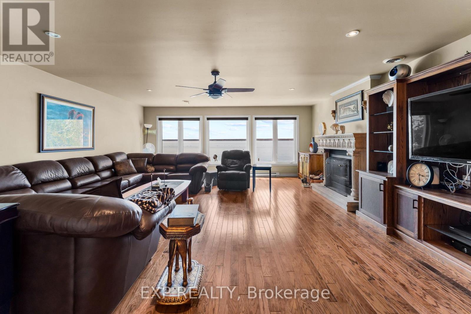 Residential in Georgina (Pefferlaw) 5