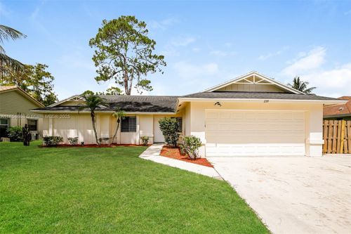 899 Daffodil Dr, Wellington, FL, 33414-8265 | Card Image