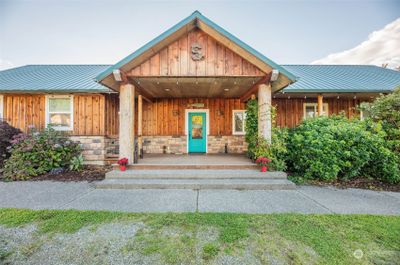 The large wood columns welcome you into this home. | Image 3