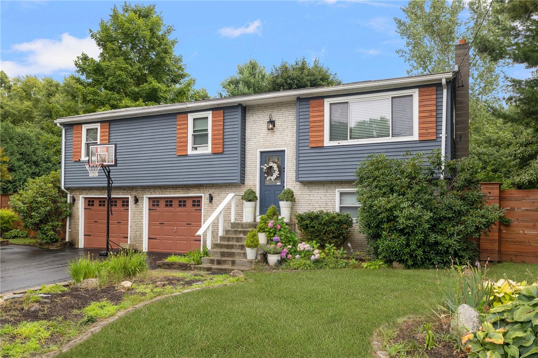 Longfellow Dr, Coventry, RI 02816