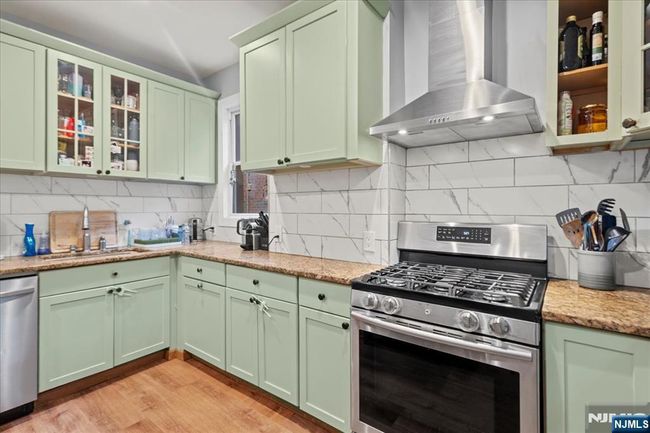 218 8 Th St, Home with 6 bedrooms, 3 bathrooms and null parking in Fairview NJ | Image 19