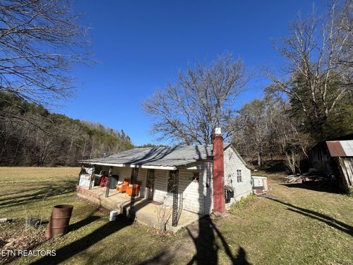 800 Middle Creek Rd, Cosby, TN, 37722-2752 | Card Image