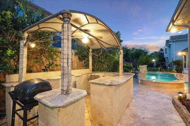 Perfect for entertaining, this custom Outdoor Kitchen is the perfect space to grill for your parties and serve drinks! | Image 37