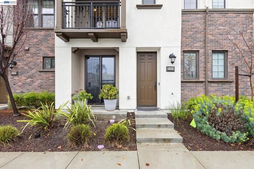 3460 Serra Cir, Pleasanton, CA, 94588-8594 | Card Image