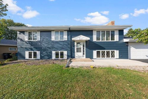 2321 Beam Ave, Maplewood, MN, 55109-1504 | Card Image