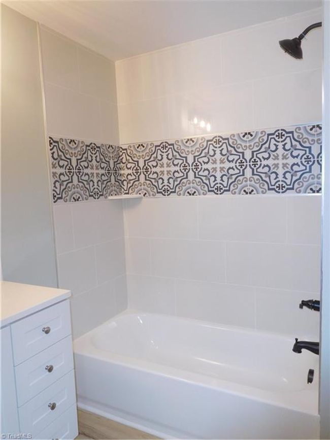 3RD fULL bATHROOM ON MAIN LEVEL. BEAUTIFUL TILE INLAY. | Image 17