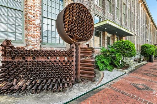 233-920 Poeyfarre St, New Orleans, LA, 70130-3881 | Card Image