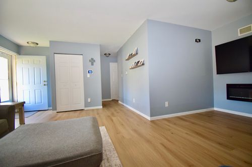 311 S Vine St, Mount Pulaski, IL, 62548-1337 | Card Image