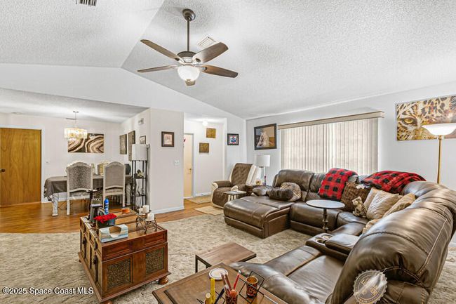 618 Americana Blvd Ne, House other with 3 bedrooms, 2 bathrooms and null parking in Palm Bay FL | Image 7