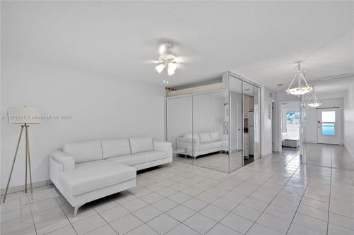 5c-15610 Ne 6th Ave, Miami, FL, 33162-5272 | Card Image