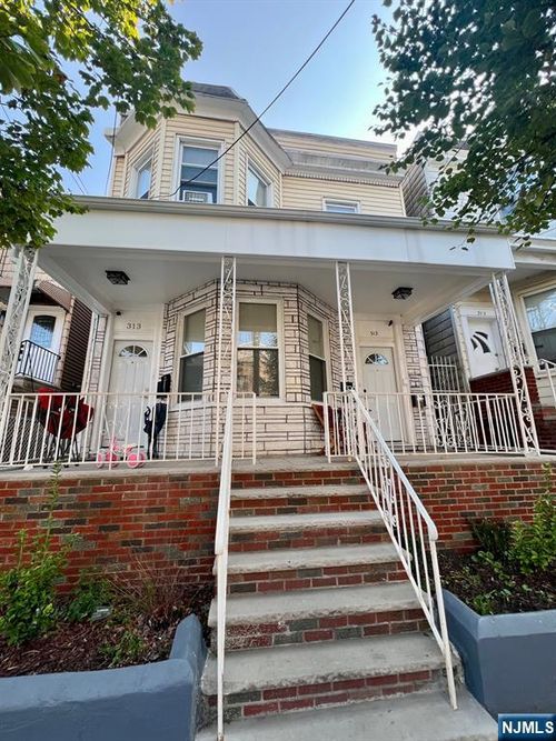 313 16th St, Union City, NJ, 07087-4305 | Card Image