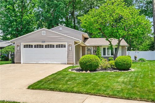 755 Bedford Avenue, Elyria, OH, 44035 | Card Image