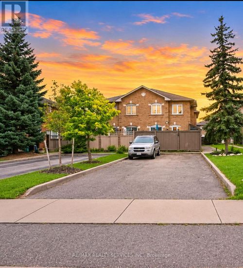 121 Pressed Brick Drive, Brampton (Brampton North), ON, L6V4K5 | Card Image