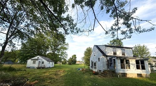 3573 Pershing Ave, Hubbard, OH, 44425-1832 | Card Image
