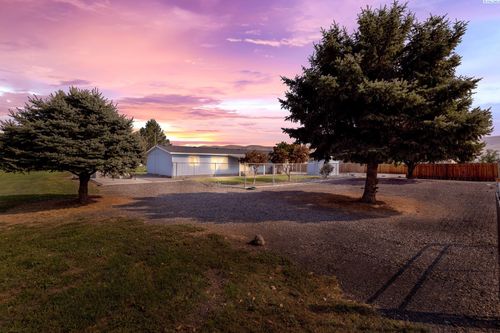 2012 S Steele Rd, Prosser, WA, 99350-8241 | Card Image