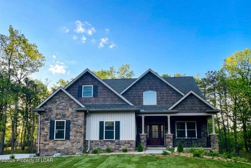 3 Golfwood Dr, Hazleton, PA, 18202-9188 | Card Image