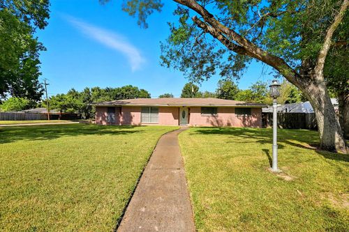 2000 E Fayle St, Baytown, TX, 77520-5721 | Card Image