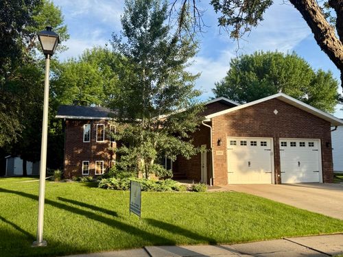 1105 Cherrywood Ln, ABERDEEN, SD, 57401-1676 | Card Image