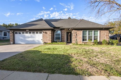 4001 Brownwood Ln, Arlington, TX, 76017-4121 | Card Image
