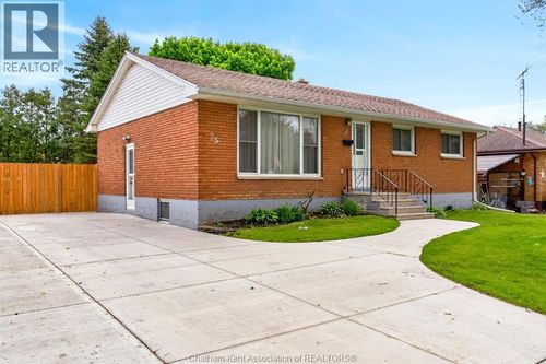 35 Peter St, Chatham, ON, N7M5B2 | Card Image