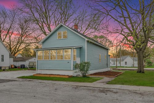 104 S Wabash Ave, Reddick, IL, 60961-5601 | Card Image