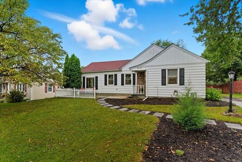 3024 W 4th St, Waterloo, IA, 50701-4059 | Card Image