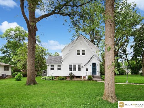 1302 Mckaig Ave, York, NE, 68467-2024 | Card Image