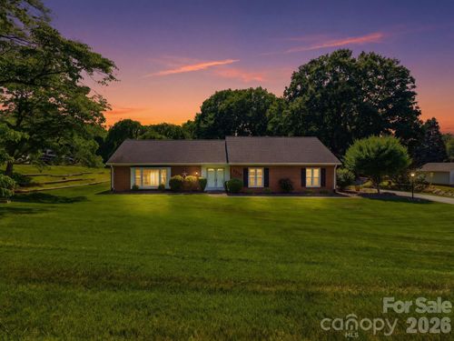 1020 Longreen Dr, Kernersville, NC, 27284-8162 | Card Image