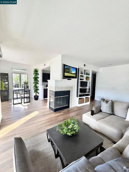 7860 Canyon Meadow Cir, Pleasanton, CA, 94588-4735 | Card Image