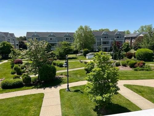 61-677 Metacom Ave, Bristol, RI, 02809-8504 | Card Image