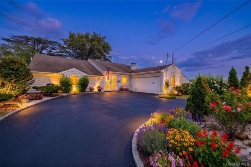 163 Mott St, Oceanside, NY, 11572-5522 | Card Image