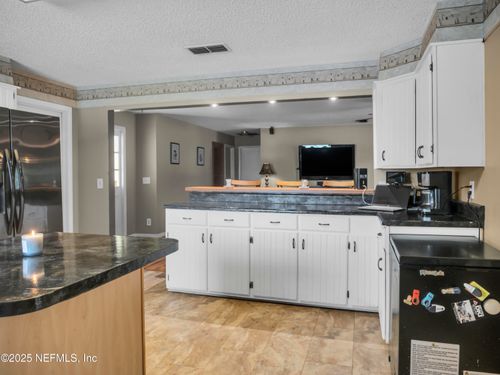 135 Ashley Lake Dr, Melrose, FL, 32666-4331 | Card Image
