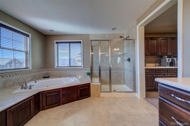 jetted tub/separate shower | Image 30