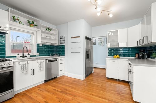 7 Meacham St, Somerville, MA, 02145-1504 | Card Image