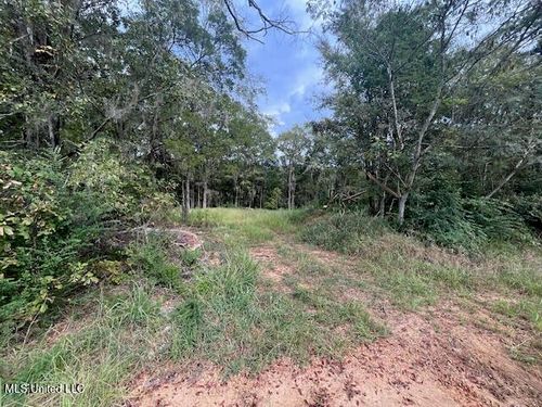 000 Clinton Raymond Rd, Clinton, MS, 39056 | Card Image