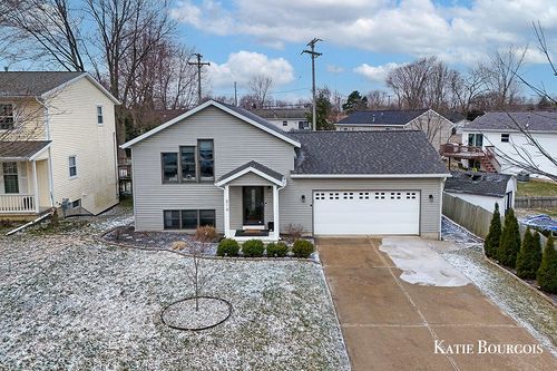 519 Macomb Ave Nw, Walker, MI, 49534-3570 | Card Image