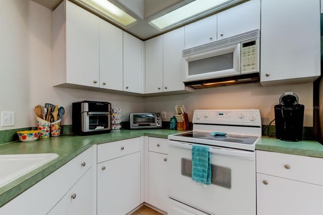 14466 Tamarind Loop, House other with 3 bedrooms, 2 bathrooms and null parking in SPRING HILL FL | Image 14