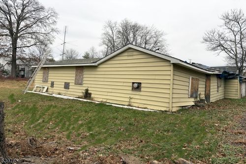 8 Reasoner Ln, Flemington, NJ, 08822-1565 | Card Image