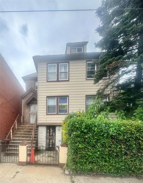 670 E 98th Street, New York, NY, 11236 | Card Image