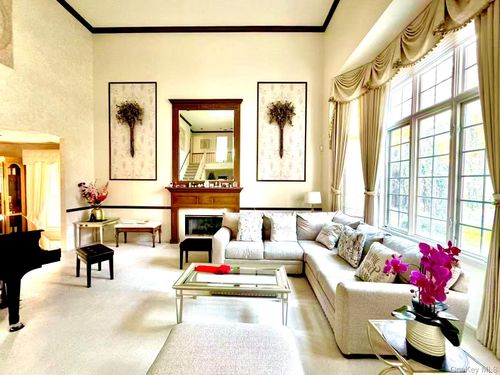 153 Country Club Dr, Commack, NY, 11725-4458 | Card Image