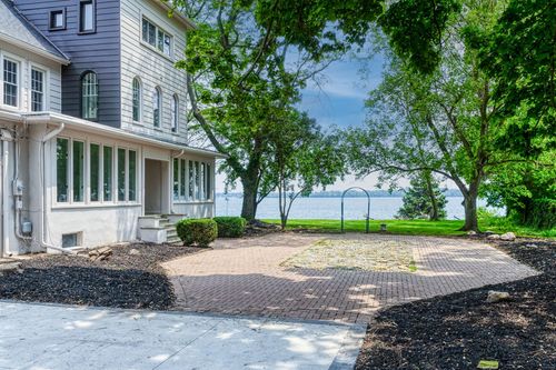 28059 Elba Dr, Grosse Ile, MI, 48138-1926 | Card Image