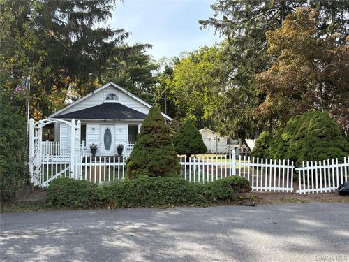 2408 Pine Ave, Ronkonkoma, NY, 11779-6032 | Card Image