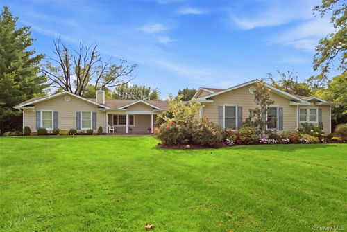 19 Wildwood Dr, Dix Hills, NY, 11746-6035 | Card Image