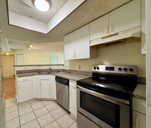 204-5065 Wiles Rd, Coconut Creek, FL, 33073-4211 | Card Image