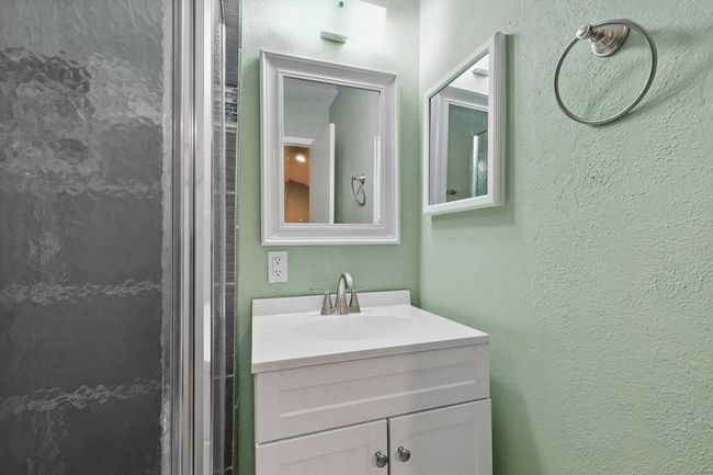 En suite bath | Image 25