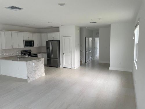 125-125 Sw 171st Way, Pembroke Pines, FL, 33027-1458 | Card Image
