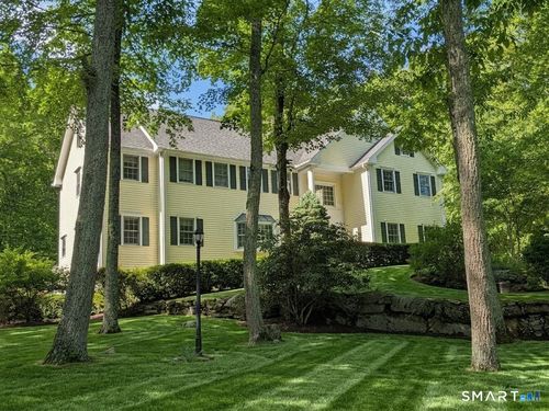 12 Carriage Hill Rd, Woodbridge, CT, 06525-1036 | Card Image