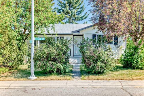 4736 41 Avenue Sw, Calgary, AB, T3E1H1 | Card Image