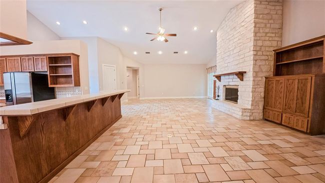 1212 W North St, House other with 3 bedrooms, 3 bathrooms and 2 parking in Louise TX | Image 17